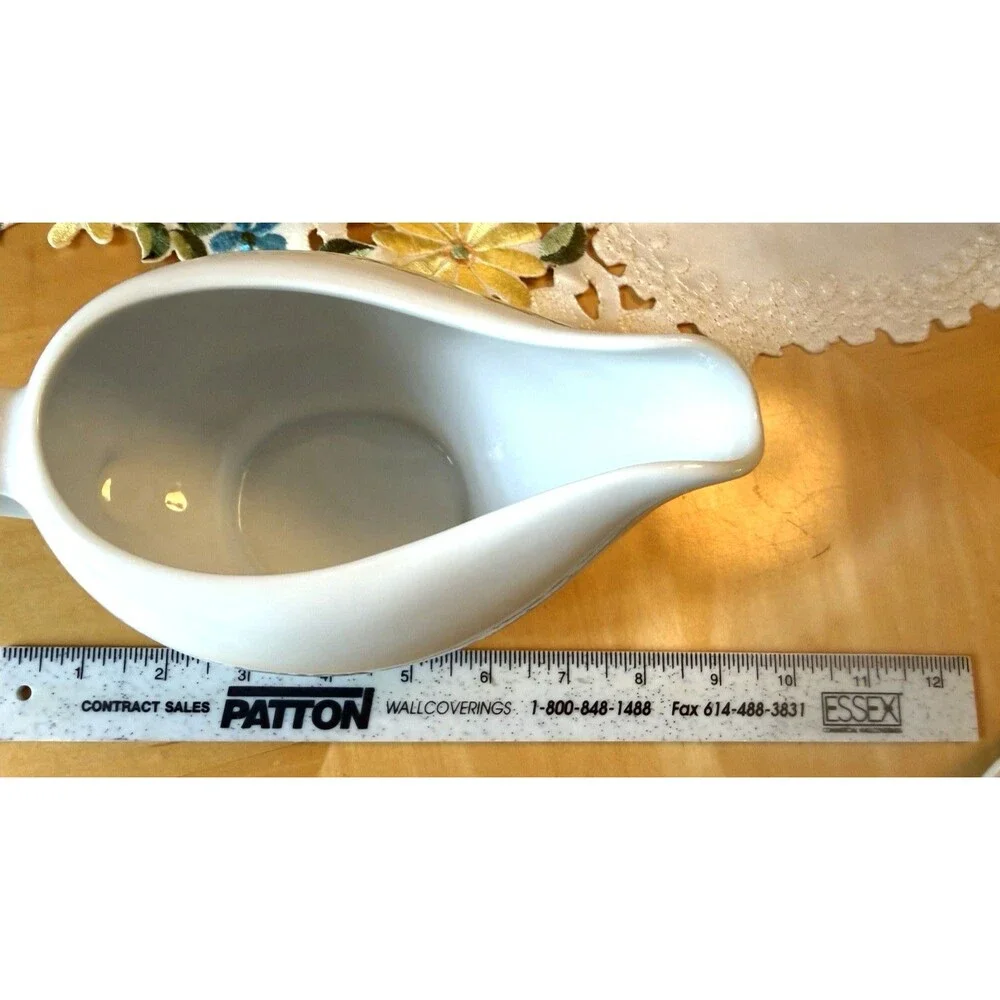 Crate & Barrel 2 pc Porcelain White Aspen Gravy Boat with Saucer Holidays EUC